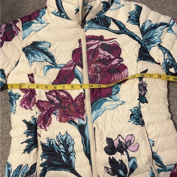 Columbia white out omniheat puffer coat- white purple blue floral- like new - Picture 4 of 7